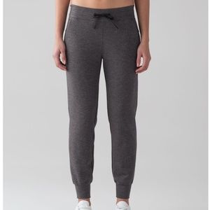 Lululemon On track Jogger size 12, like new, heathered black/gray